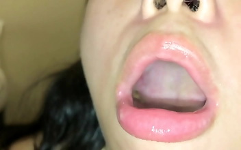 Japanese Beauty Drinks Her Yummiest Pee After Taking Vitamin B Complex Supplements